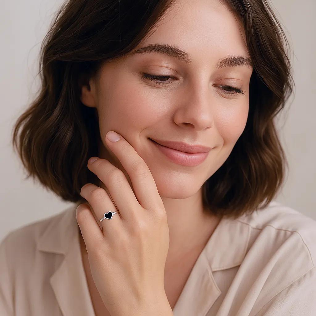 Minimalist Silver Ring with Black Heart Stone – Adjustable Statement Band