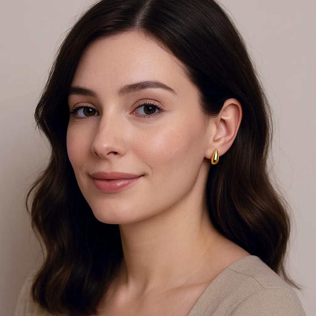 Golden Dewdrop: Elegant Water Drop Earrings