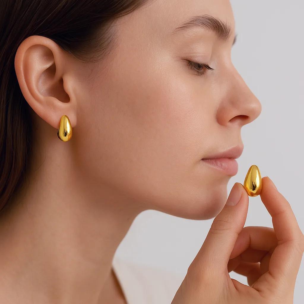 Golden Dewdrop: Elegant Water Drop Earrings