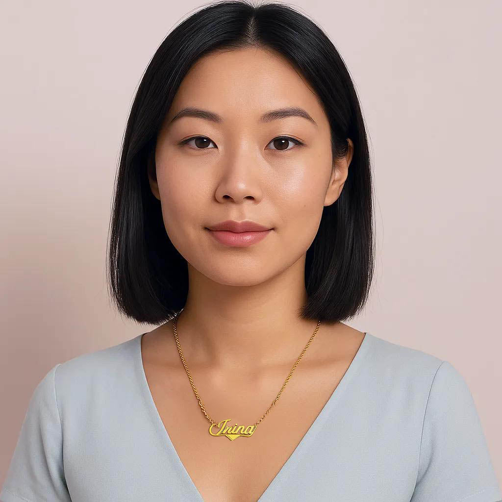 Elegant name necklace with delicate chain