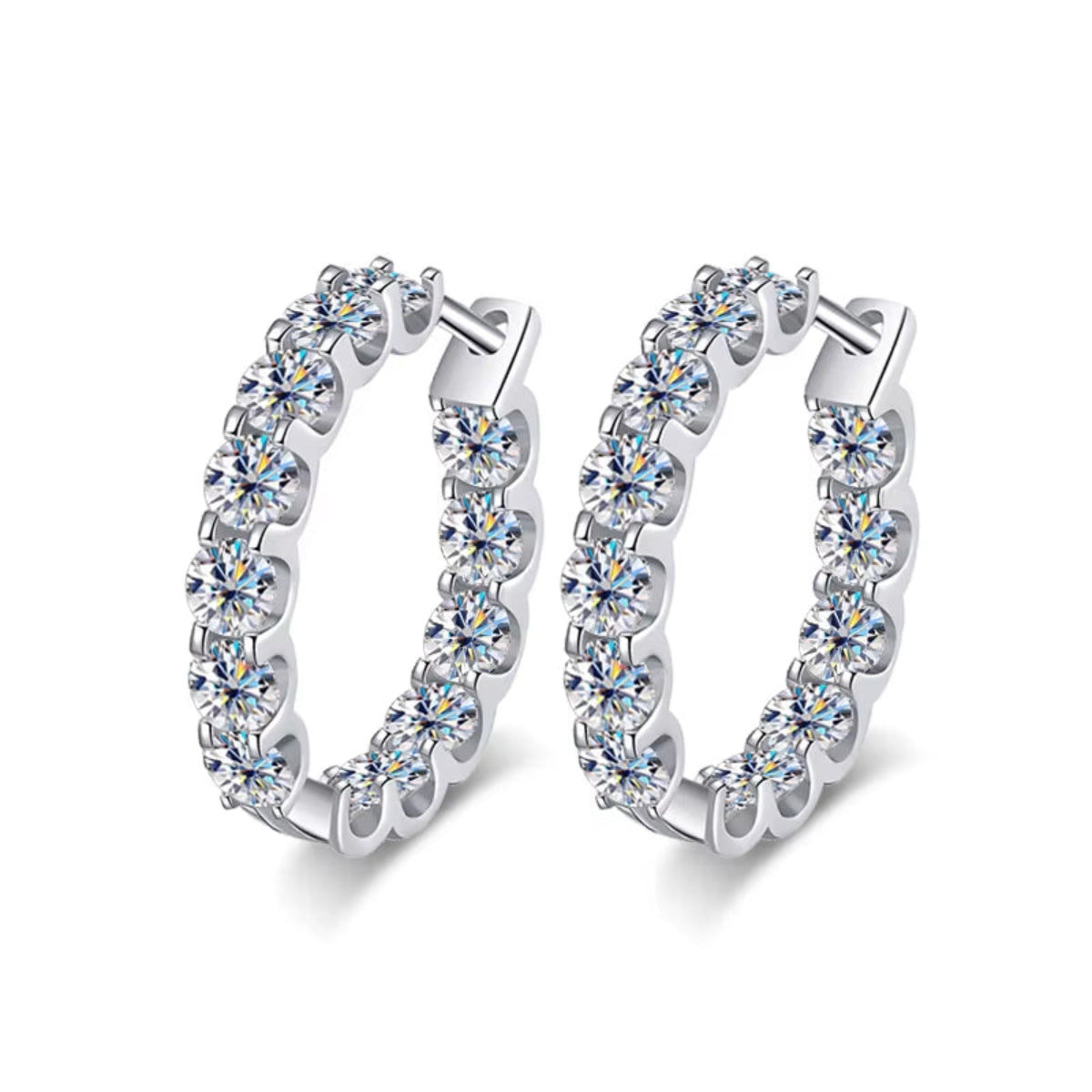 2.	Model wearing 2.6ct hoop earrings with sparkling moissanite stones