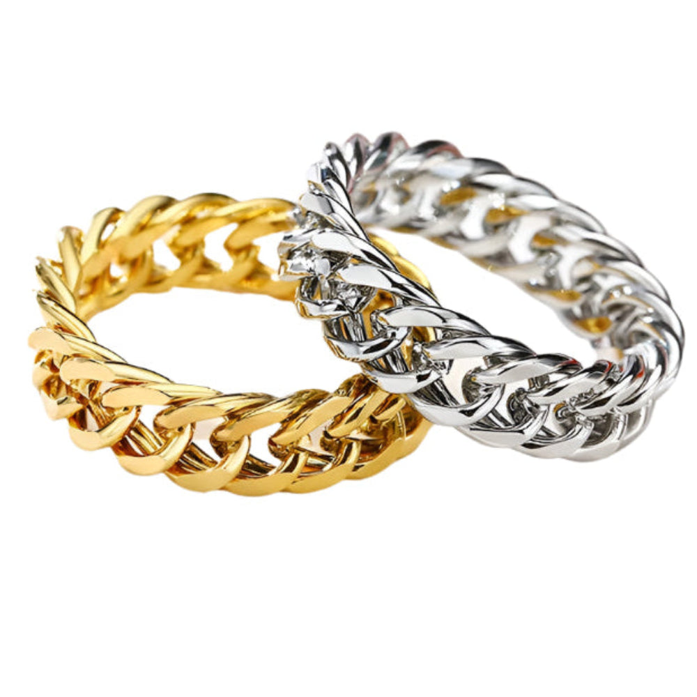 Close-up of 18k gold-plated chain ring