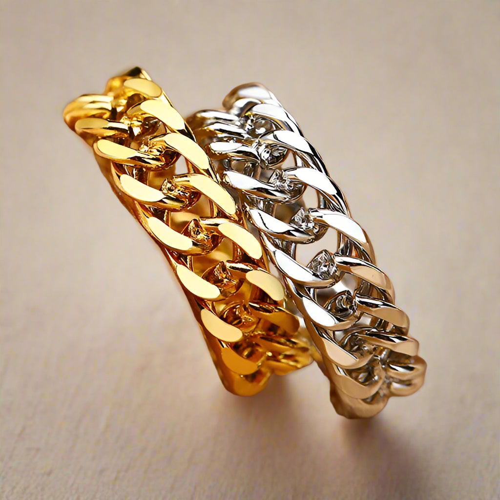 Minimalist gold ring with interlocking links