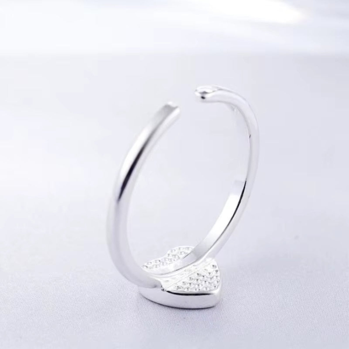 Adjustable minimalist ring with black heart-shaped stone