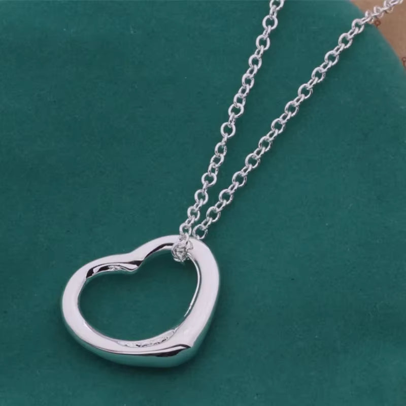 Lovera Heart Necklace – Sculpted Elegance in Silver & Gold
