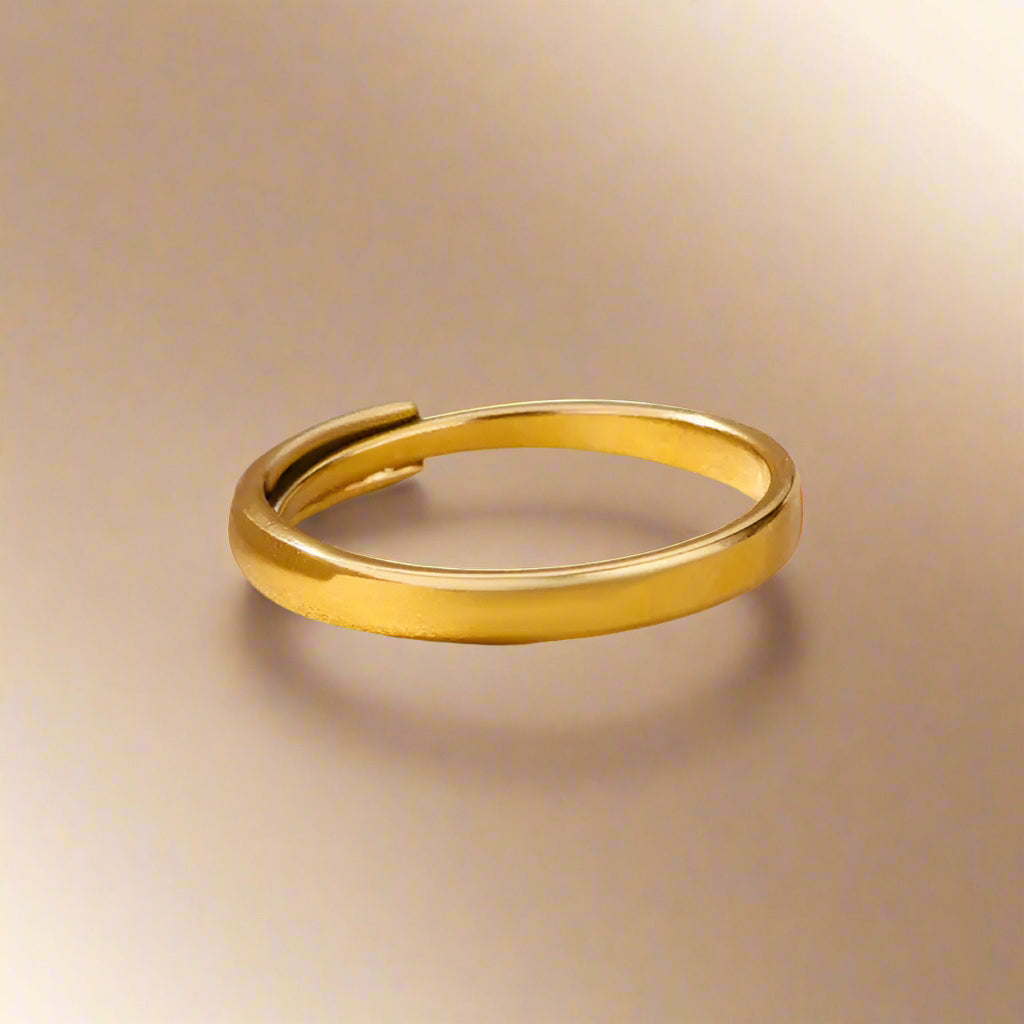 Minimalist gold ring with adjustable closure