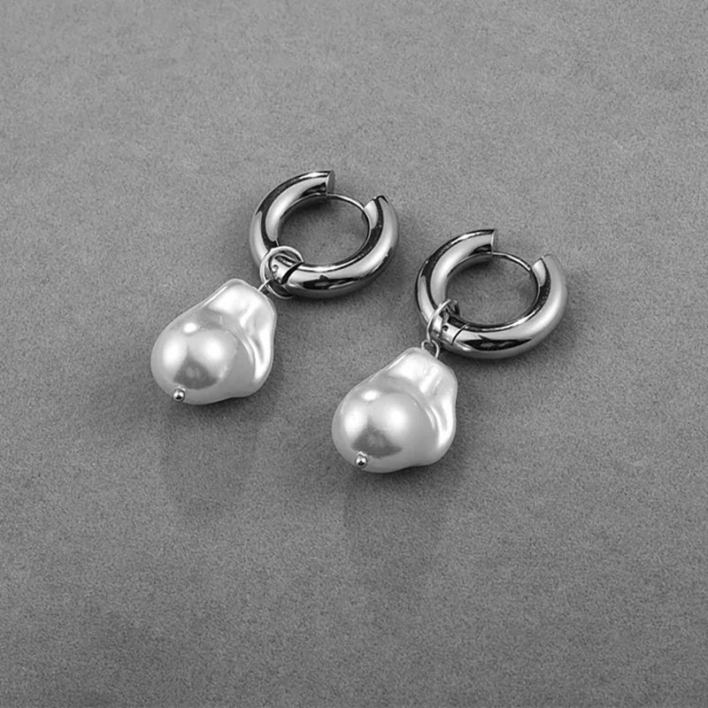 Alien Imitation Pearl Earrings - French Creative Fashion with Unique Personality and Elegant Design.