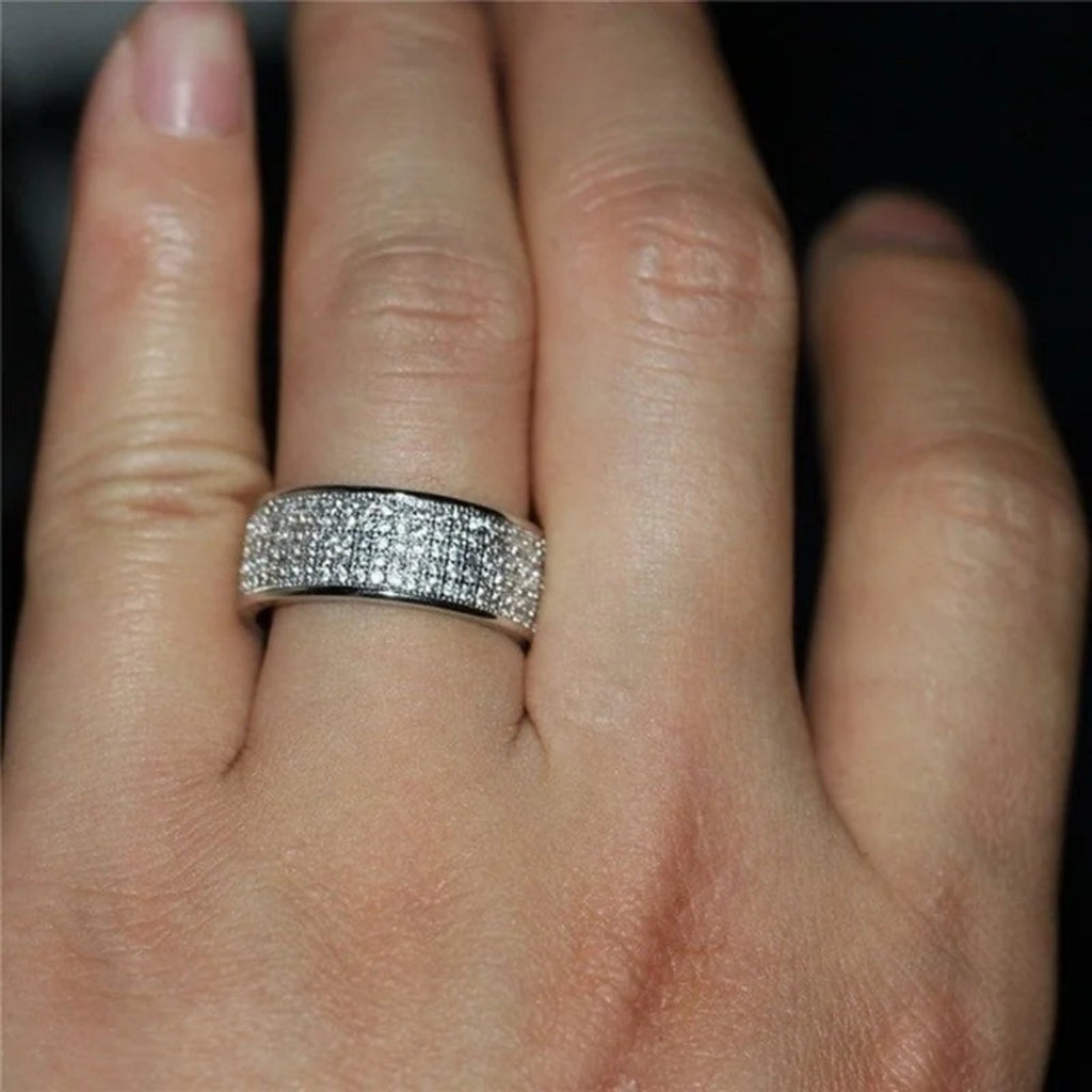 Ring Round Inlaid White Zircon Ring.