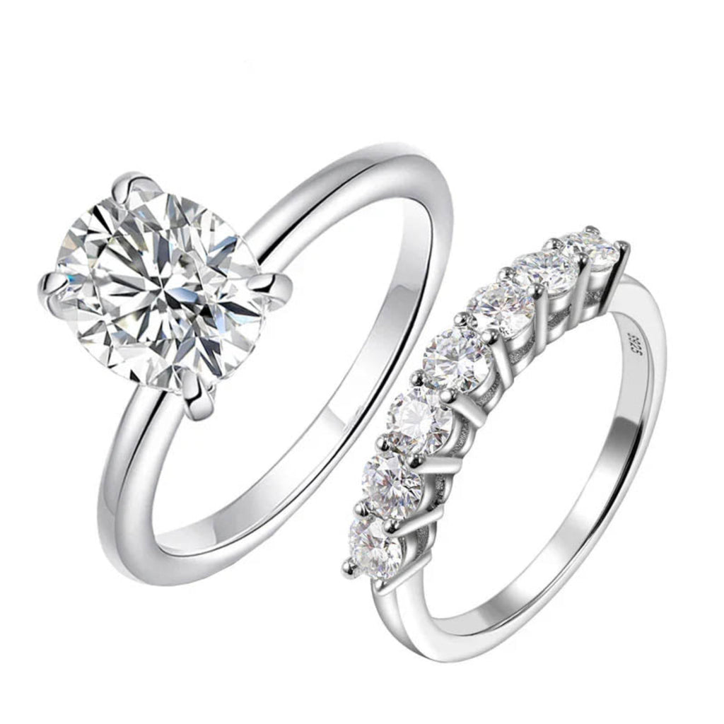 Silver solitaire ring with radiant stones. 