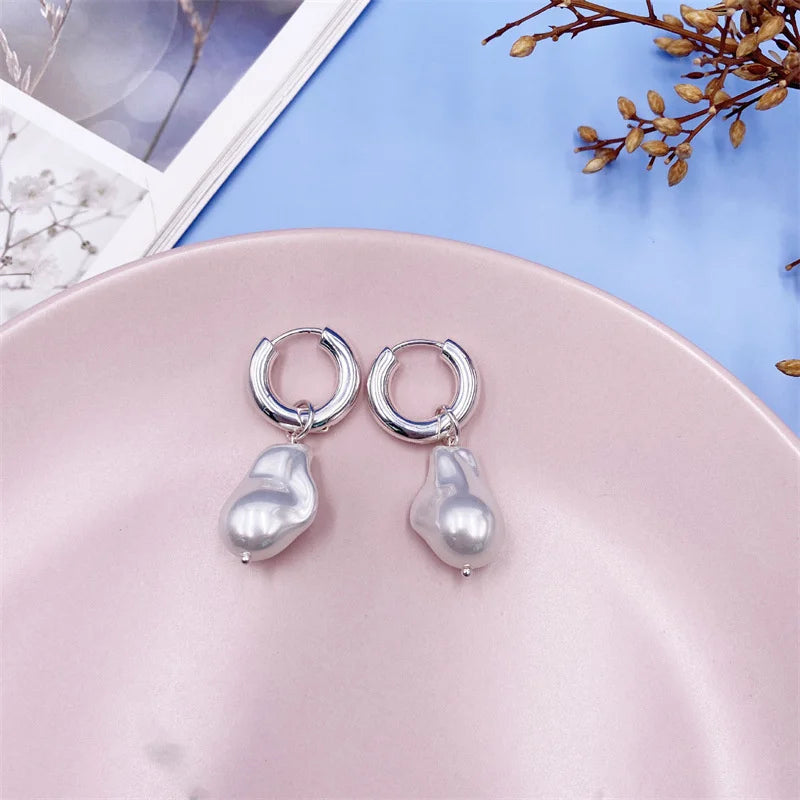 Alien Imitation Pearl Earrings - French Creative Fashion with Unique Personality and Elegant Design.