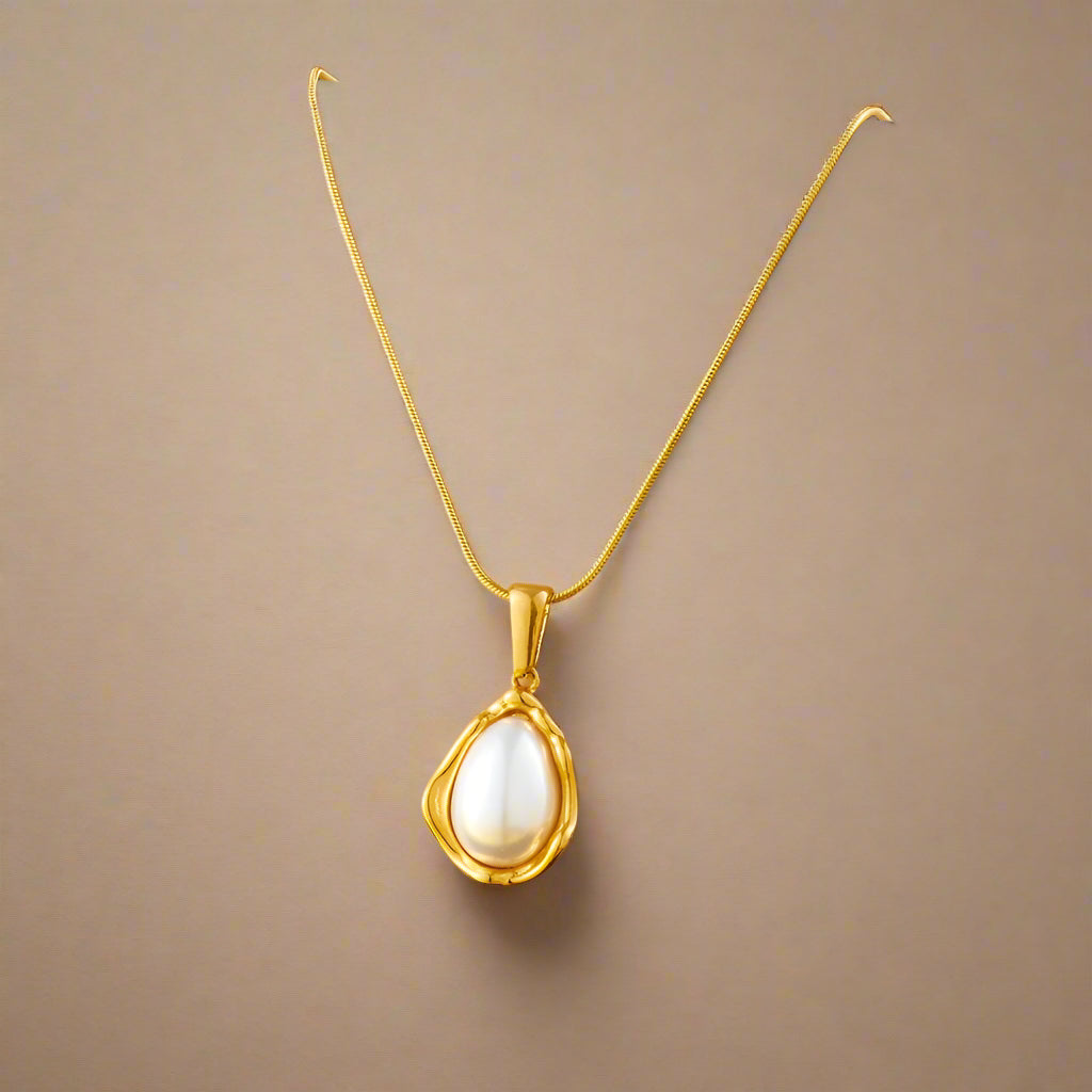 Golden Tide – Water Droplet Pearl Necklace & Earrings Set