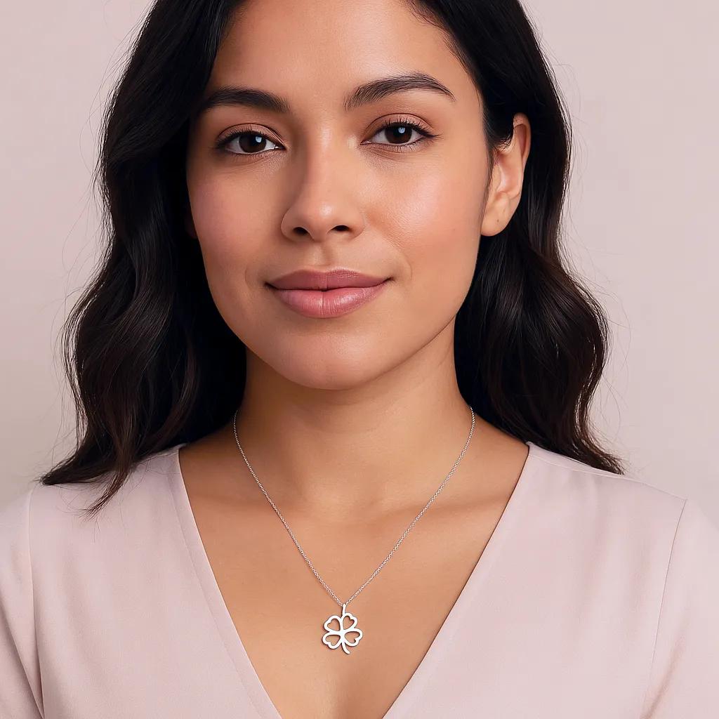 Silver clover pendant necklace