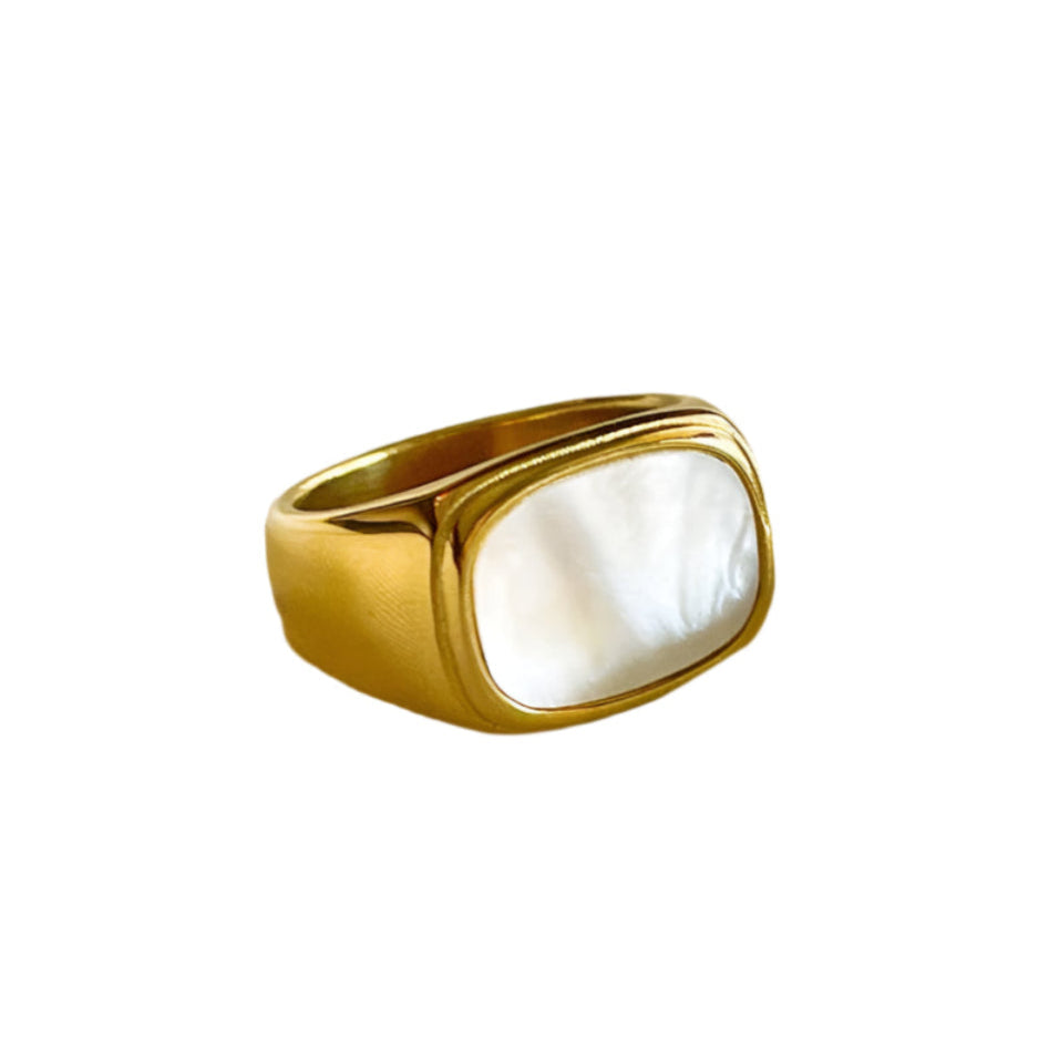 Gold ring with mother-of-pearl inlay 