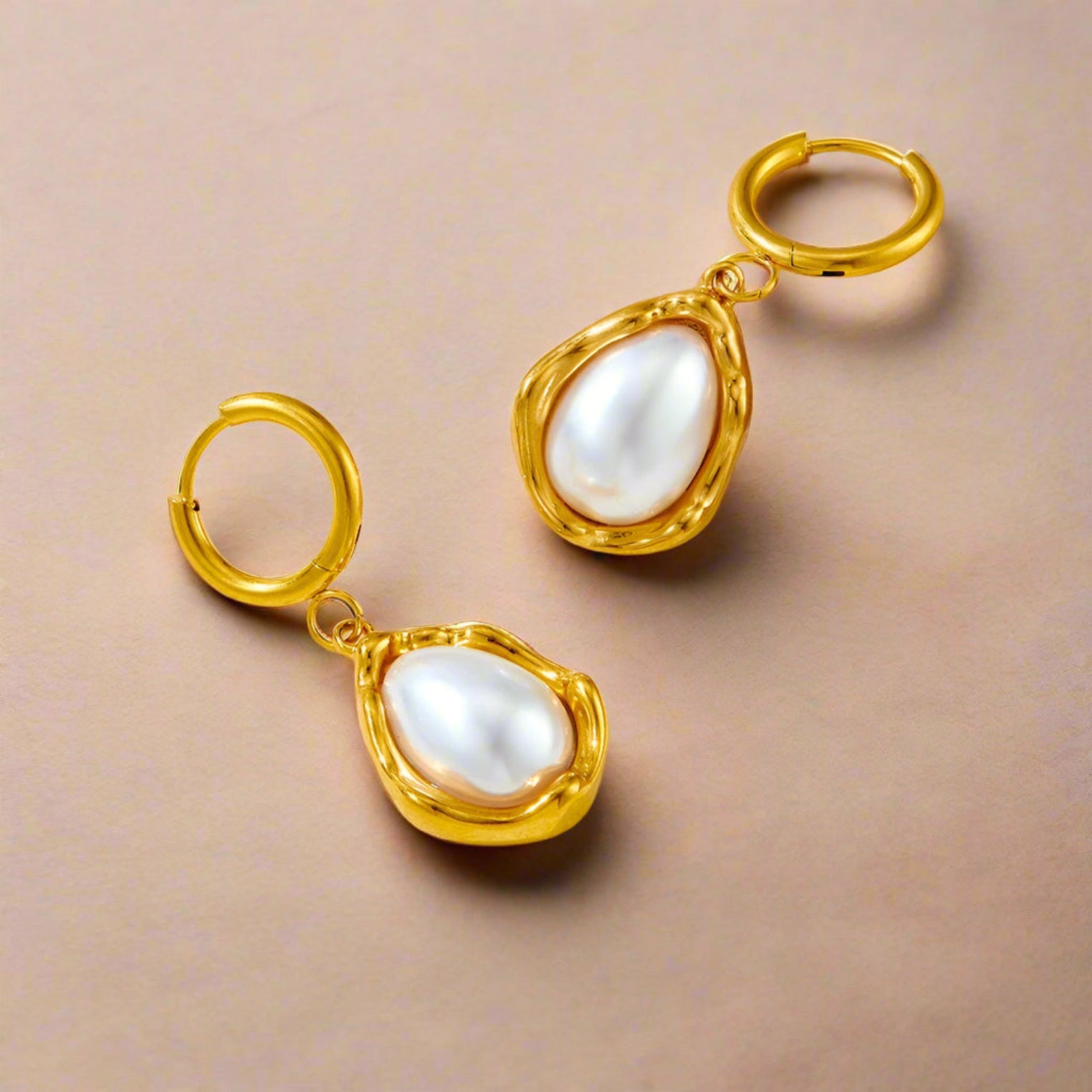 Golden Tide – Water Droplet Pearl Necklace & Earrings Set