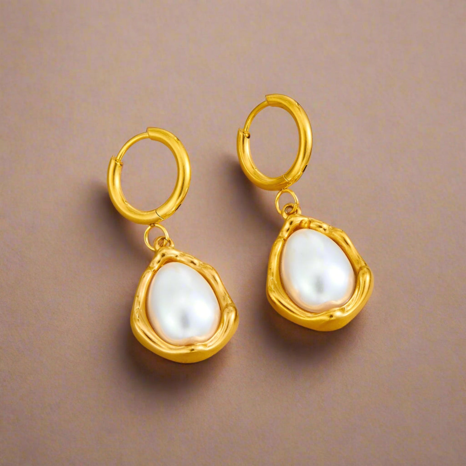 Golden Tide – Water Droplet Pearl Necklace & Earrings Set