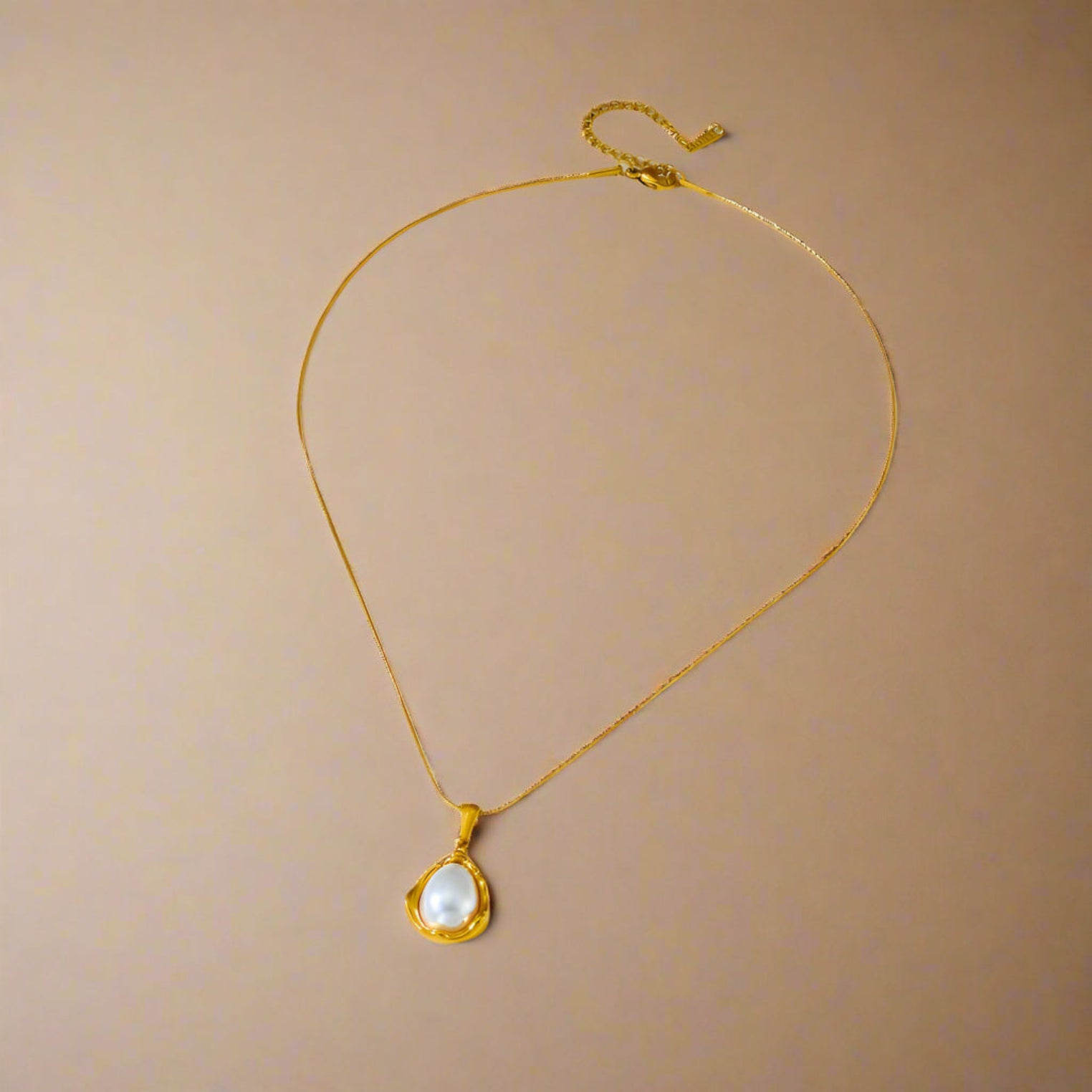 Golden Tide – Water Droplet Pearl Necklace & Earrings Set