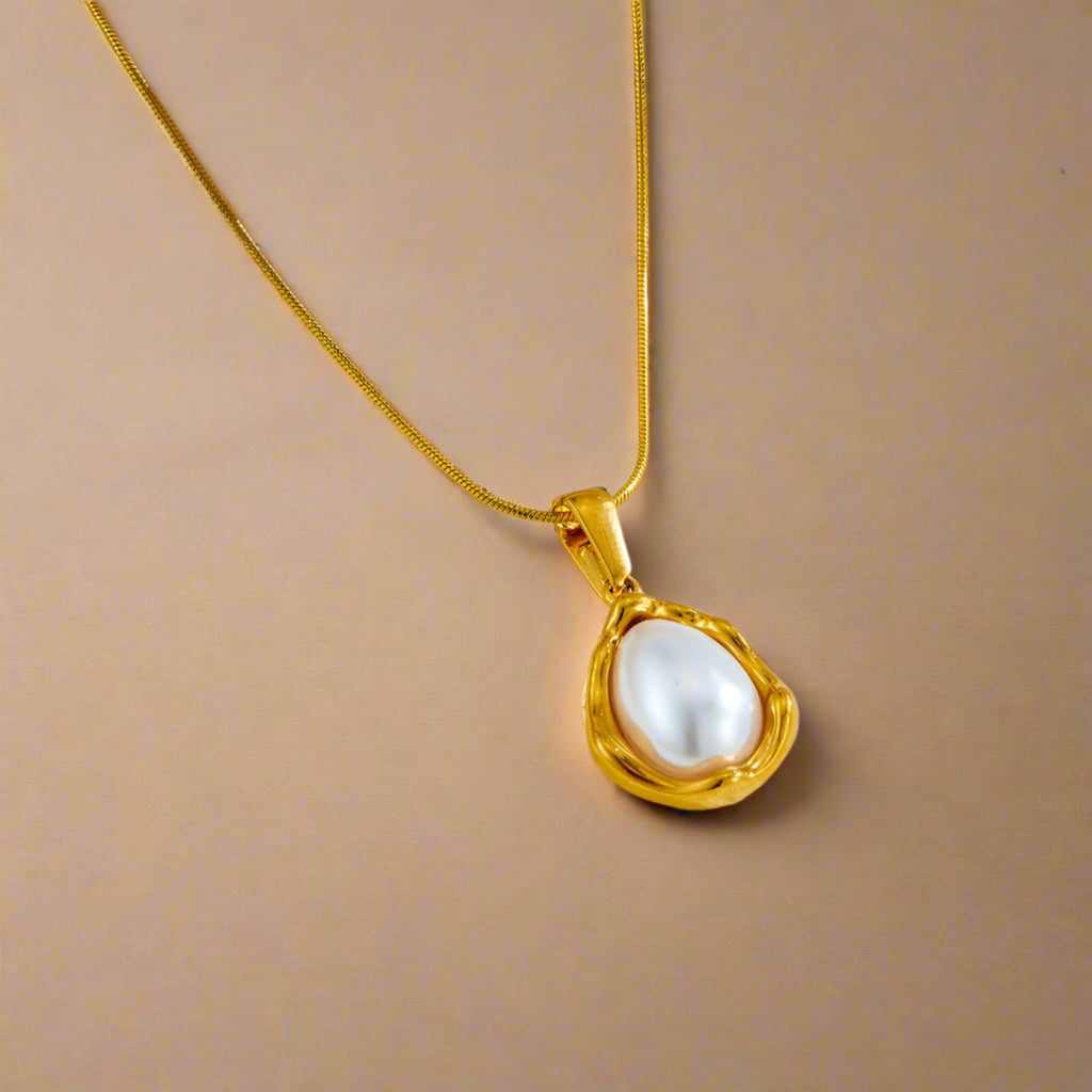 Golden Tide – Water Droplet Pearl Necklace & Earrings Set
