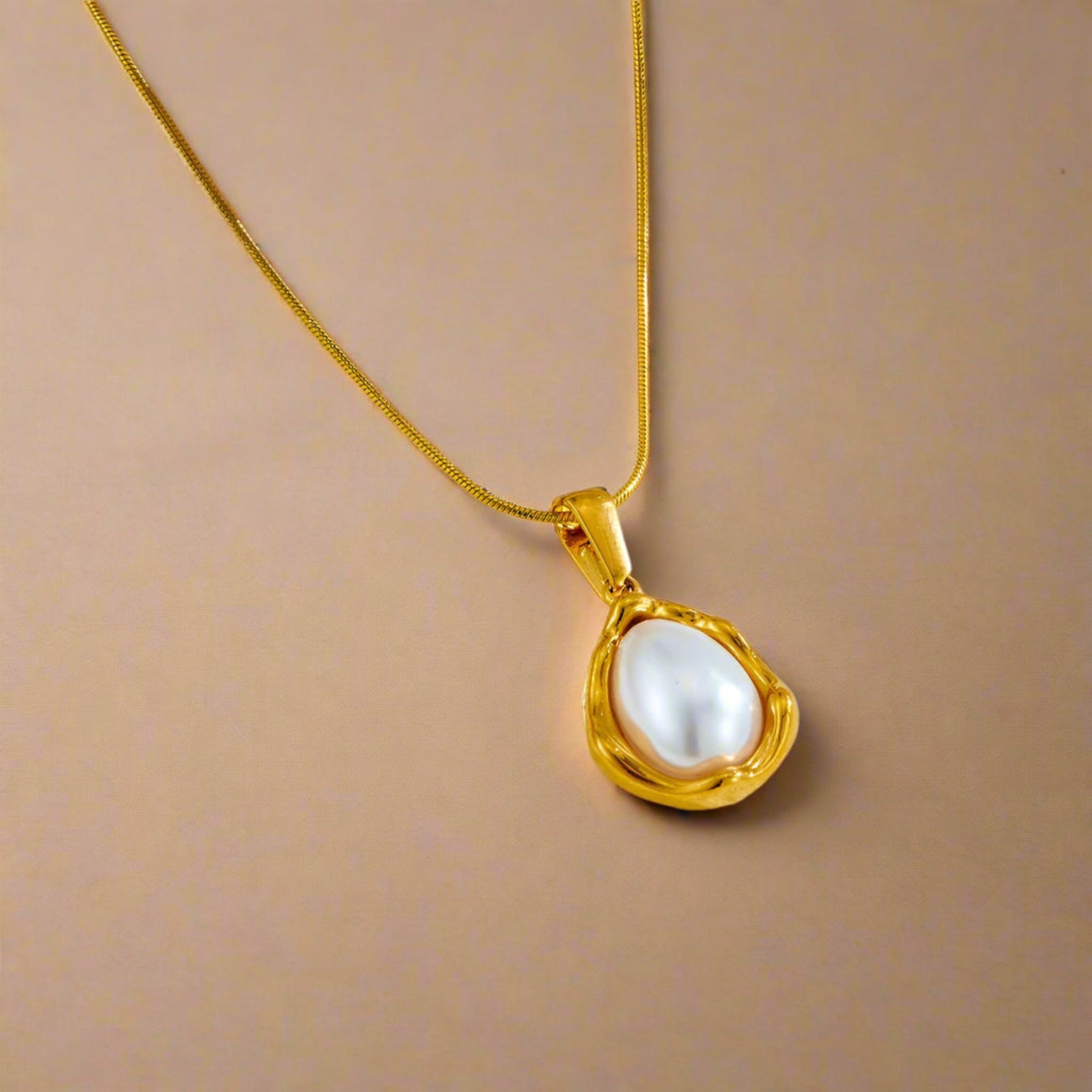 Golden Tide – Water Droplet Pearl Necklace & Earrings Set