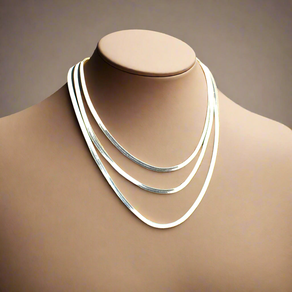Display of multiple chain lengths on velvet bust form
