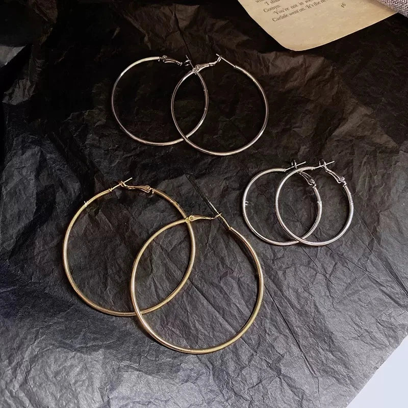 Elegant Geometric Circle Hoop Earrings.