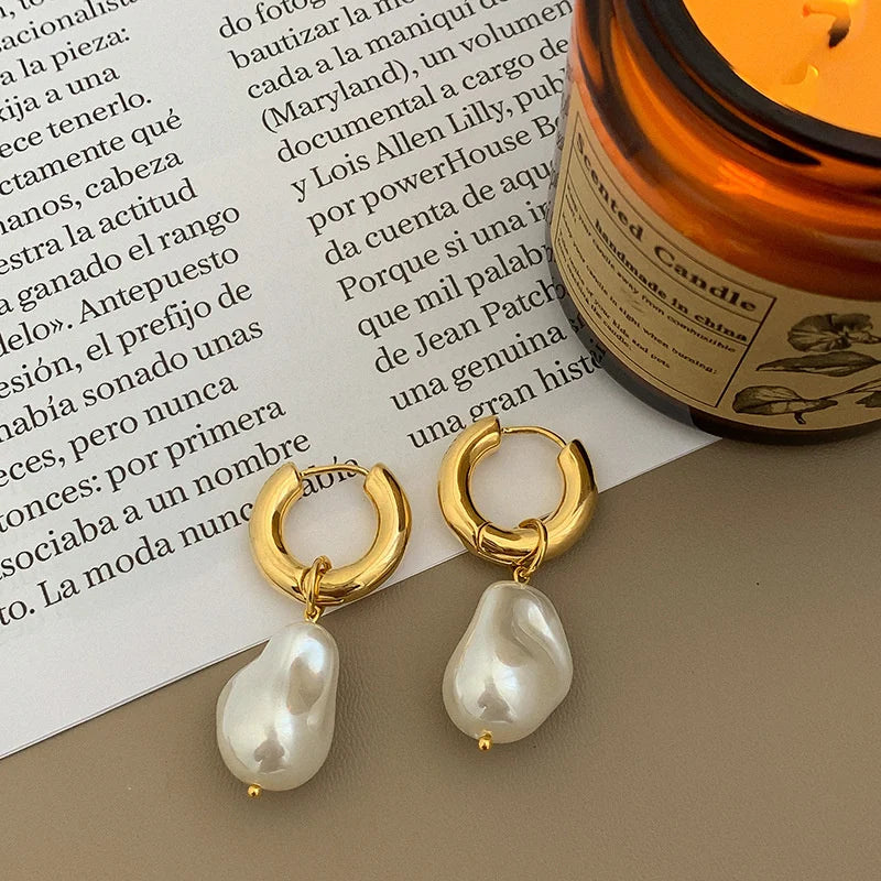 Alien Imitation Pearl Earrings - French Creative Fashion with Unique Personality and Elegant Design.