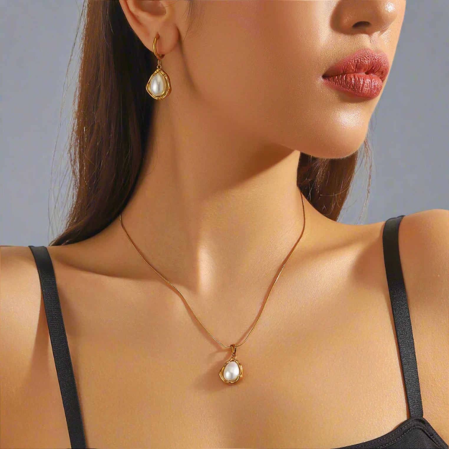 Golden Tide – Water Droplet Pearl Necklace & Earrings Set
