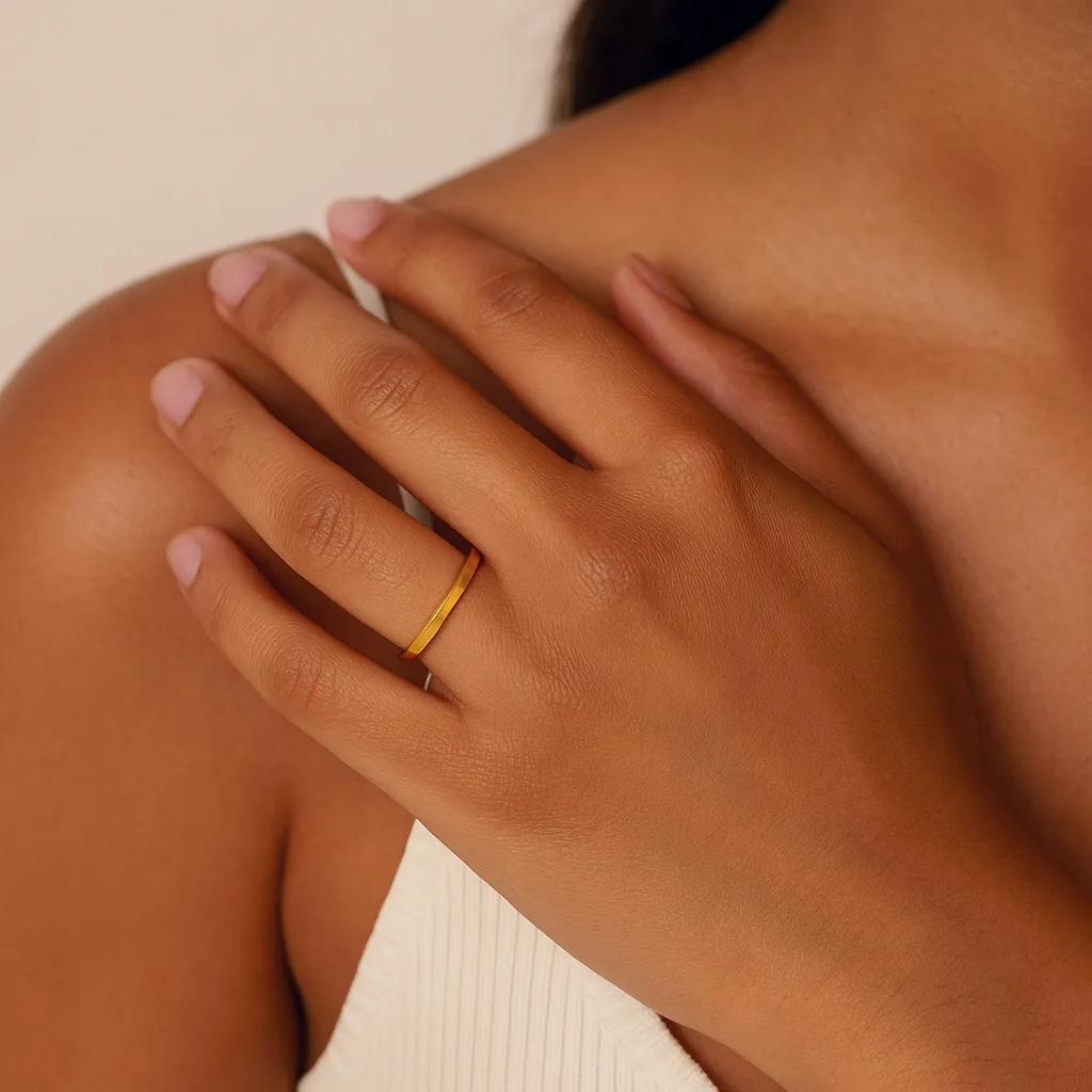 Minimalist gold ring with adjustable closure