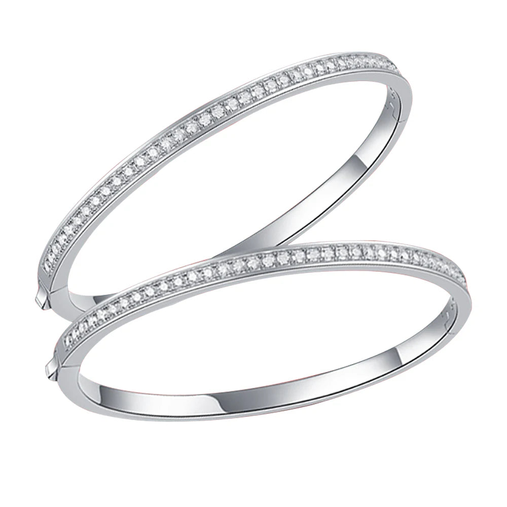 High-polish 925 silver bracelet with pavé-set moissanite stones