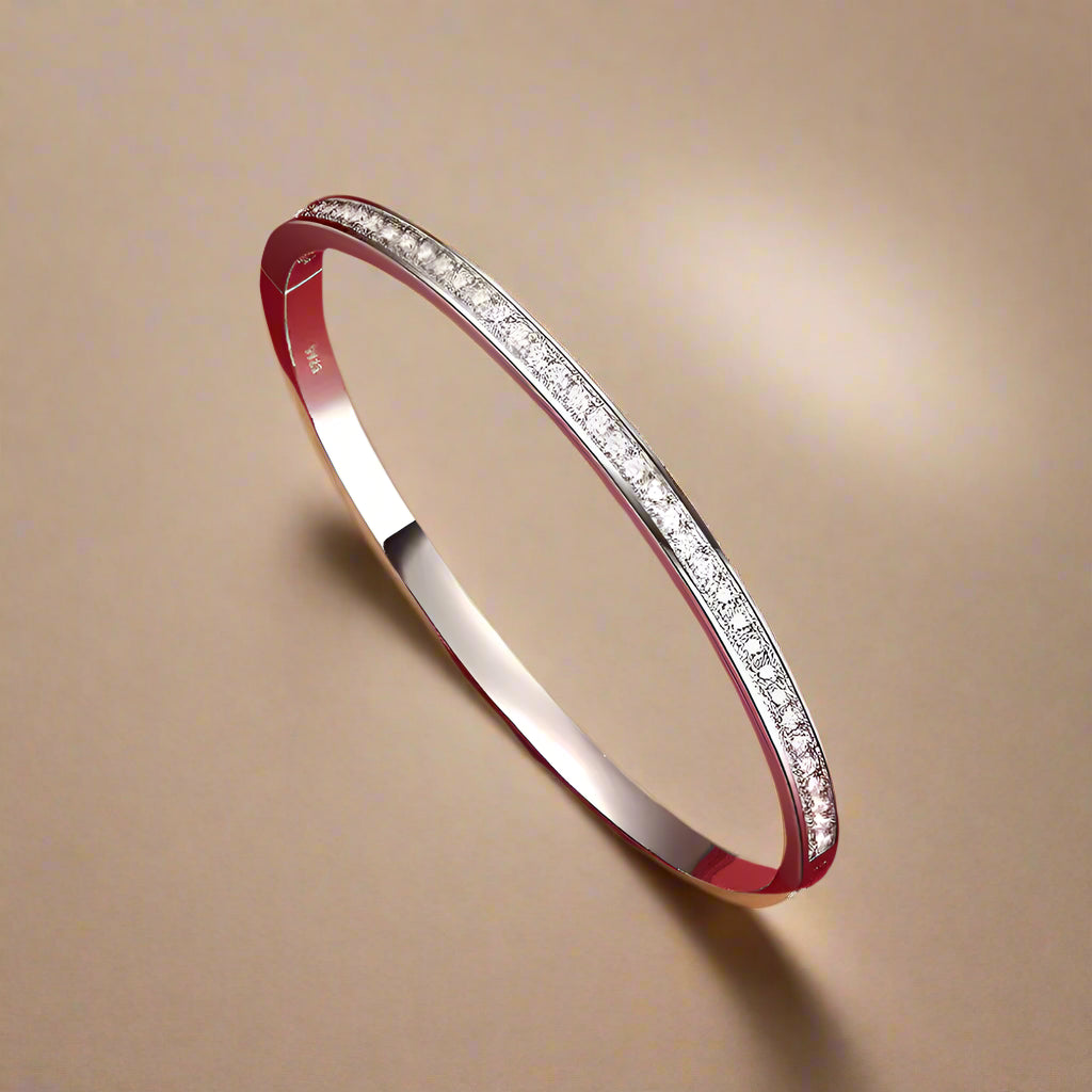 High-polish 925 silver bracelet with pavé-set moissanite stones