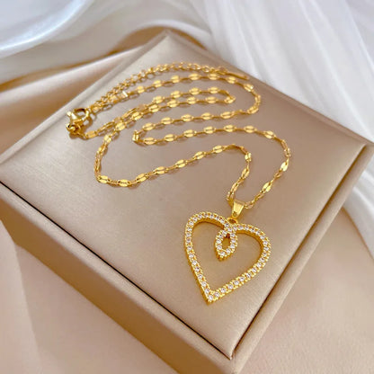 Necklace Hollow Love Heart Pendant Golden Accessories for Women