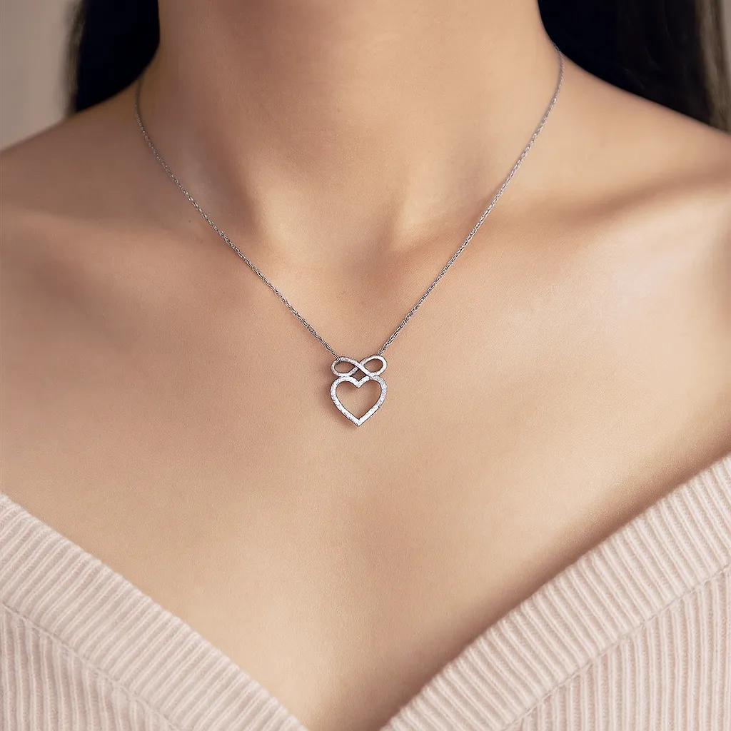 Silver necklace with sparkling stones and a delicate clasp